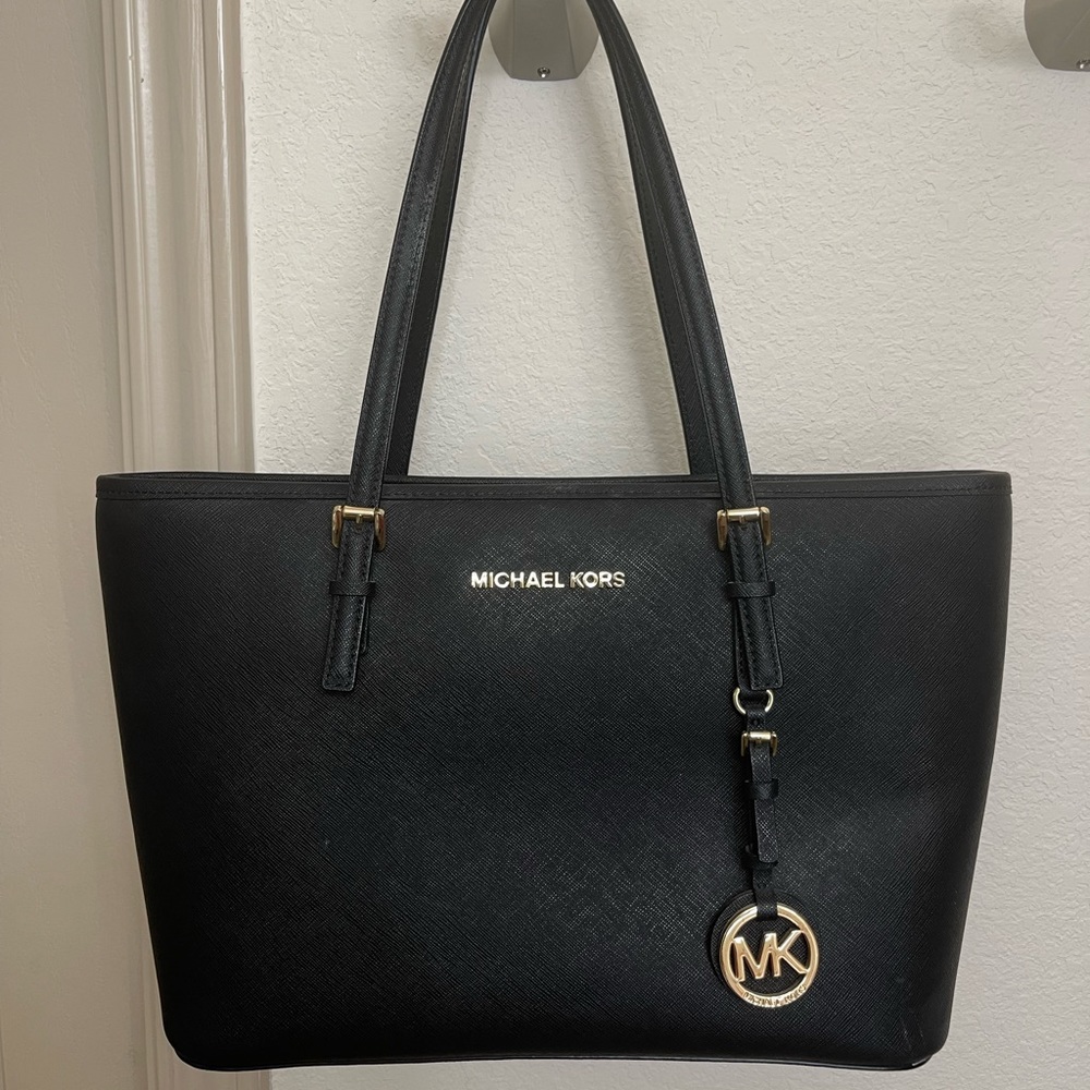 Michael kors black handbag, with compartments